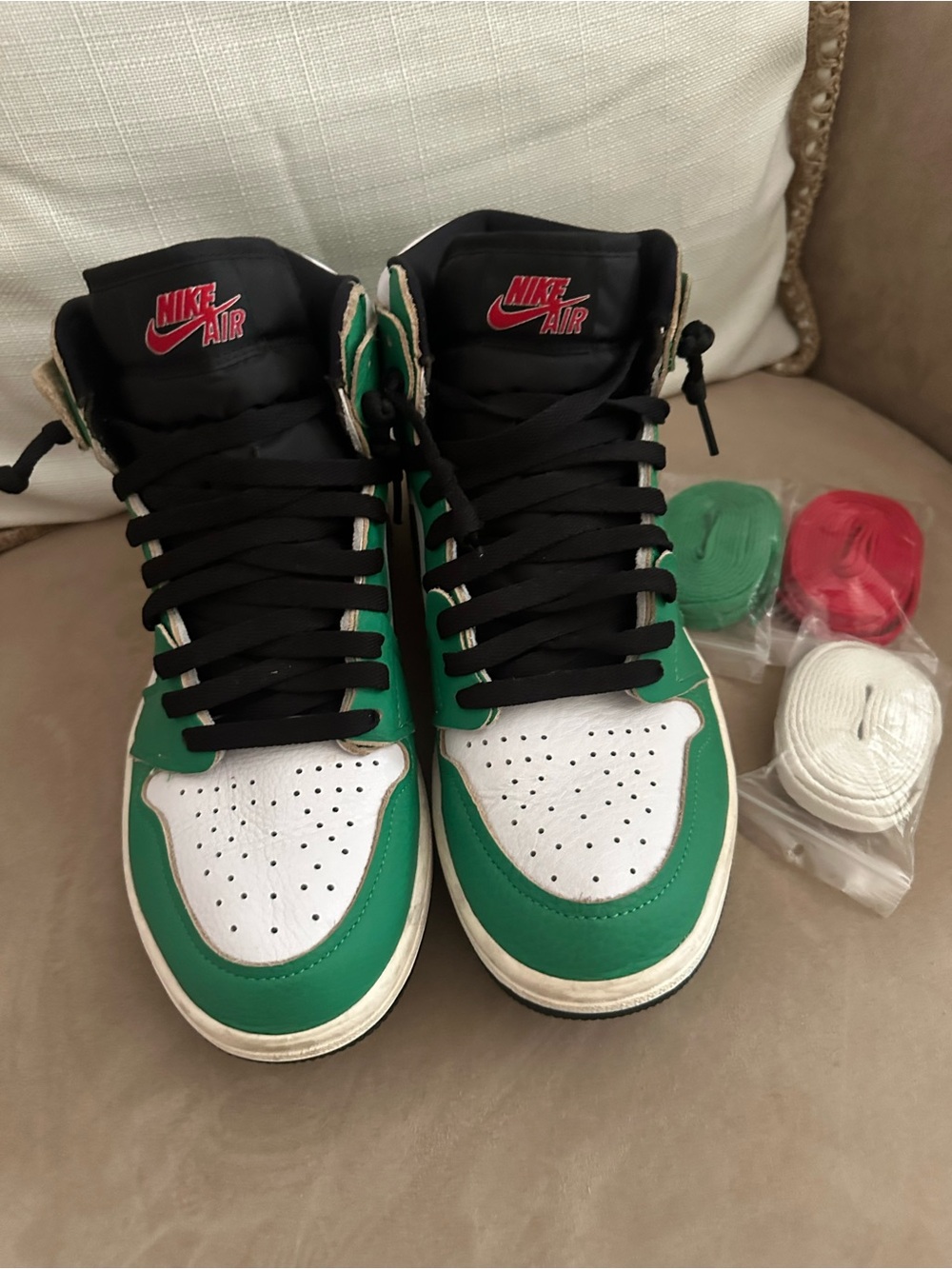 Nike Air Jordan 1 Retro High Lucky Green, Women Size 8.5 - Picture 3 of 10